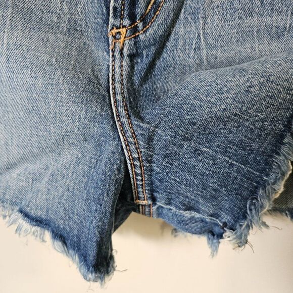 NWT SILVER JEANS HIGHLY DESIRABLE UNIVERSAL FIT HI RISE SHORT ECO FRIENDLY 30W - Picture 9 of 16